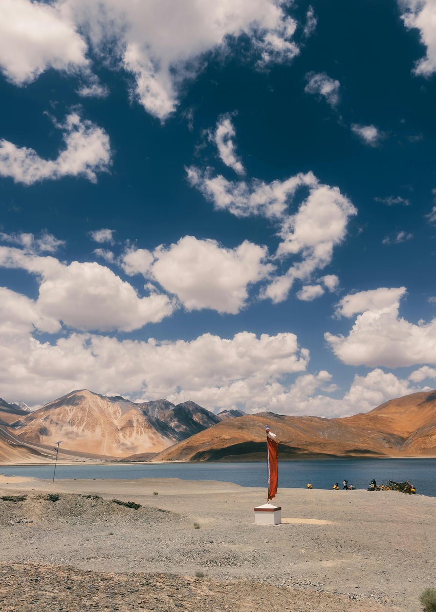 Breathtaking panoramic view of Garhwal Himalayan ridge and alpine campsite